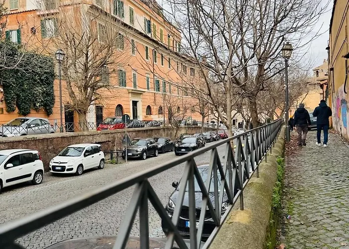 Trastevere Garibaldi 14 * Roma